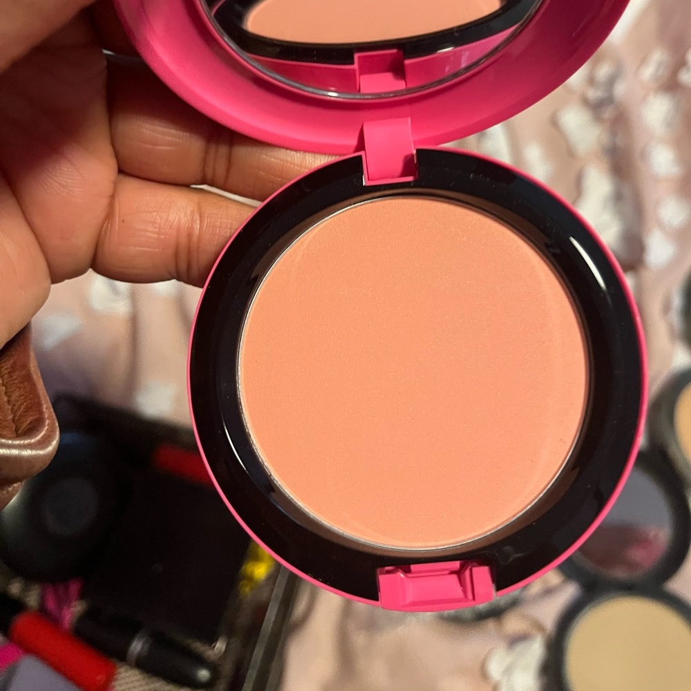 Mac Heatherette Beauty powder| Brand New with the box.